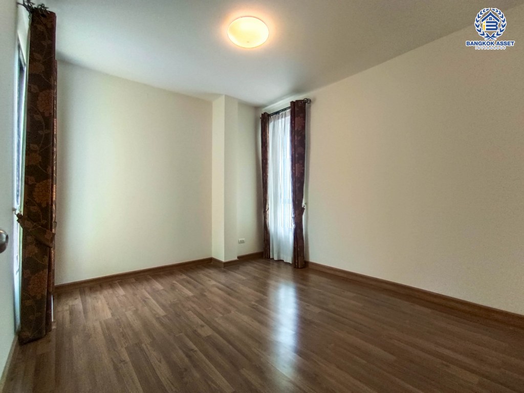 *****บ้านแฝดมือสอง โครงการ เวอรีเดียน ราชพฤกษ์ เนื้อที่ 35.60 ตร.ว. ฟังก์ชัน 5 ห้องนอน 4 ห้องน้ำ 2 ที่จอดรถ โครงการบนทำเลเดินทางสะดวก เชื่อมต่อถนนราชพฤกษ์ ถนนรัตนาธิเบศร์ ถนนบางกรวย-ไทรน้อย ใกล้เซ็นทรัลเวสต์เกต และจุดขึ้นทางด่วน "ศรีรัช"