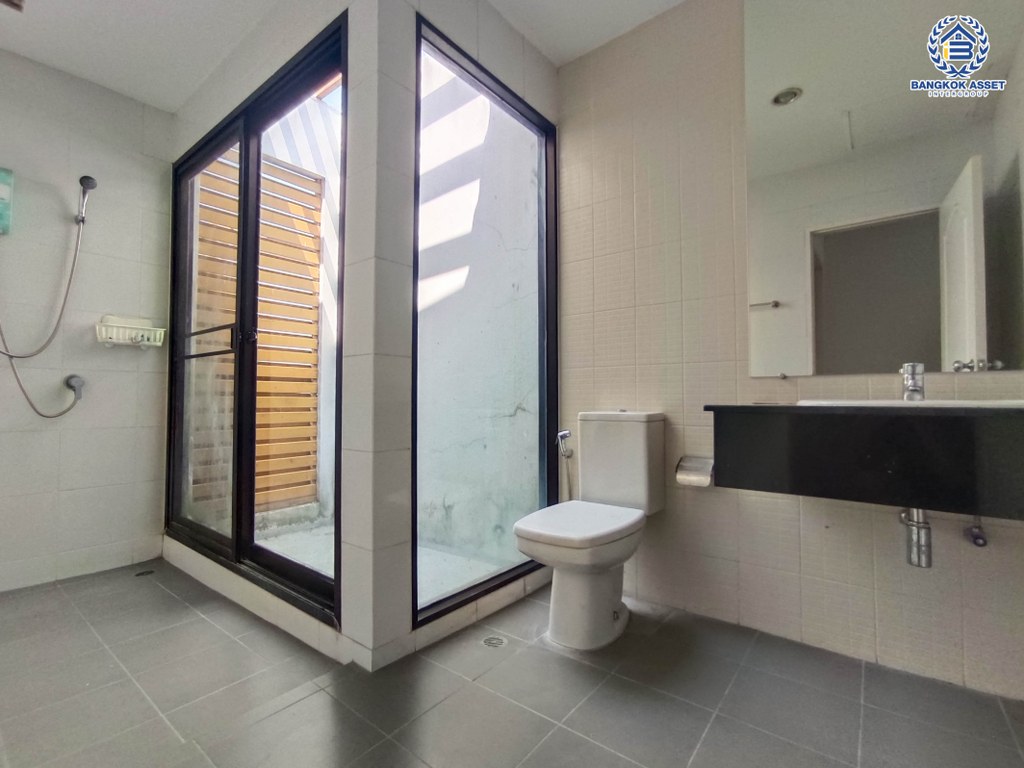 *****บ้านแฝดมือสอง โครงการ เวอรีเดียน ราชพฤกษ์ เนื้อที่ 35.60 ตร.ว. ฟังก์ชัน 5 ห้องนอน 4 ห้องน้ำ 2 ที่จอดรถ โครงการบนทำเลเดินทางสะดวก เชื่อมต่อถนนราชพฤกษ์ ถนนรัตนาธิเบศร์ ถนนบางกรวย-ไทรน้อย ใกล้เซ็นทรัลเวสต์เกต และจุดขึ้นทางด่วน "ศรีรัช"