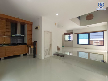 *****บ้านแฝดมือสอง โครงการ เวอรีเดียน ราชพฤกษ์ เนื้อที่ 35.60 ตร.ว. ฟังก์ชัน 5 ห้องนอน 4 ห้องน้ำ 2 ที่จอดรถ โครงการบนทำเลเดินทางสะดวก เชื่อมต่อถนนราชพฤกษ์ ถนนรัตนาธิเบศร์ ถนนบางกรวย-ไทรน้อย ใกล้เซ็นทรัลเวสต์เกต และจุดขึ้นทางด่วน "ศรีรัช"