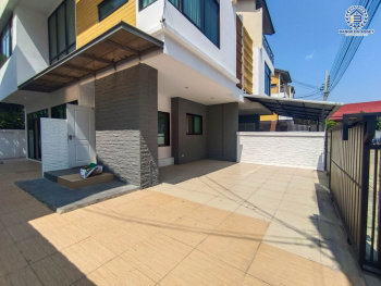 *****บ้านแฝดมือสอง โครงการ เวอรีเดียน ราชพฤกษ์ เนื้อที่ 35.60 ตร.ว. ฟังก์ชัน 5 ห้องนอน 4 ห้องน้ำ 2 ที่จอดรถ โครงการบนทำเลเดินทางสะดวก เชื่อมต่อถนนราชพฤกษ์ ถนนรัตนาธิเบศร์ ถนนบางกรวย-ไทรน้อย ใกล้เซ็นทรัลเวสต์เกต และจุดขึ้นทางด่วน "ศรีรัช"