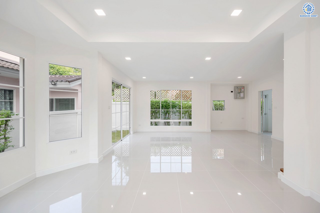 บ้านมือสองตกแต่งใหม่ โครงการ ชัยพฤกษ์ บางบัวทอง จากแบรนด์ LH  เนื้อที่ดิน 82.50 ตร.ว.พื้นที่ใช้สอย 145 ตร.ม. ฟังก์ชัน 3 ห้องนอน 3 ห้องน้ำ 1 ห้องอเนกประสงค์ จอดรถได้ 4 คัน พร้อม Facilities ครบครัน บนทำเลเดินทางสะดวก ติดถนนบางกรวย-ไทรน้อย ใกล้เซ็นทรัลเวสต์เกต และรถไฟฟ้า สายสีม่วง "สถานีบางพลู"