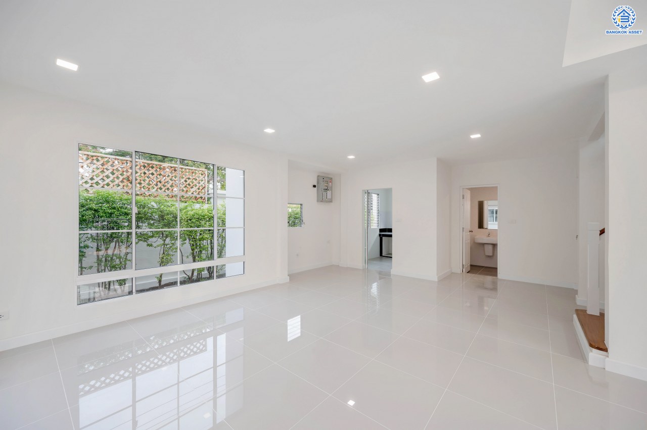 บ้านมือสองตกแต่งใหม่ โครงการ ชัยพฤกษ์ บางบัวทอง จากแบรนด์ LH  เนื้อที่ดิน 82.50 ตร.ว.พื้นที่ใช้สอย 145 ตร.ม. ฟังก์ชัน 3 ห้องนอน 3 ห้องน้ำ 1 ห้องอเนกประสงค์ จอดรถได้ 4 คัน พร้อม Facilities ครบครัน บนทำเลเดินทางสะดวก ติดถนนบางกรวย-ไทรน้อย ใกล้เซ็นทรัลเวสต์เกต และรถไฟฟ้า สายสีม่วง "สถานีบางพลู"