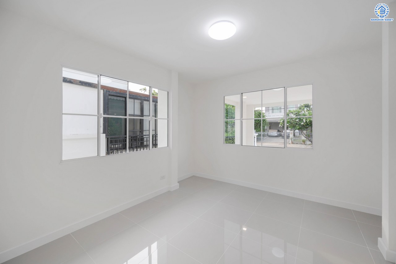 บ้านมือสองตกแต่งใหม่ โครงการ ชัยพฤกษ์ บางบัวทอง จากแบรนด์ LH  เนื้อที่ดิน 82.50 ตร.ว.พื้นที่ใช้สอย 145 ตร.ม. ฟังก์ชัน 3 ห้องนอน 3 ห้องน้ำ 1 ห้องอเนกประสงค์ จอดรถได้ 4 คัน พร้อม Facilities ครบครัน บนทำเลเดินทางสะดวก ติดถนนบางกรวย-ไทรน้อย ใกล้เซ็นทรัลเวสต์เกต และรถไฟฟ้า สายสีม่วง "สถานีบางพลู"