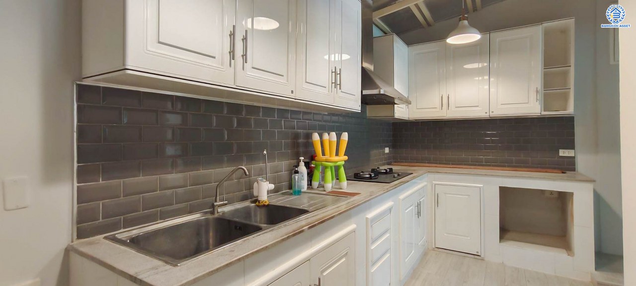 *****ทาวน์โฮม 3 ชั้นมือสองนนทบุรี โครงการ บ้านกลางเมือง รัตนาธิเบศร์ เนื้อที่กว้าง 18.1 ตร.ว. ฟังก์ชัน 3 ห้องนอน 3 ห้องน้ำ 2 ที่จอดรถ บ้านสวย แถมฟรี! 3 เครื่องปรับอากาศ 1 เครื่องทำน้ำอุ่น บนทำเลติดถนนรัตนาธิเบศร์ ใกล้รถไฟฟ้าสายสีม่วง "สถานีบางกระสอ" และทางด่วน "ศรีรัช"