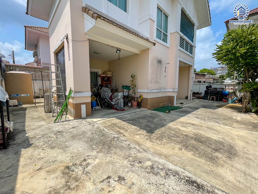 *****บ้านเดี่ยวมือสอง โครงการ แลนซีโอ เพชรเกษม77 หลังมุม เนื้อที่ 53 ตร.ว. ฟังก์ชัน 3 ห้องนอน 2 ห้องน้ำ 1 ที่จอดรถ บ้านพร้อมอยู่ ภายในสวย โครงการบนทำเลเดินทางสะดวก เชื่อมต่อถนนเพชรเกษม ถนนพุทธมณฑลสาย4 ถนนเอกชัย ใกล้รถไฟฟ้าสายสีน้ำเงิน "สถานีสถานีบางแค" และจุดขึ้นทางด่วน "ศรีรัช"