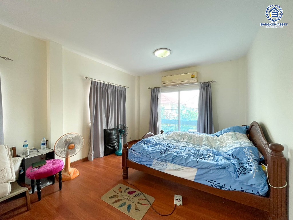 *****บ้านเดี่ยวมือสอง โครงการ แลนซีโอ เพชรเกษม77 หลังมุม เนื้อที่ 53 ตร.ว. ฟังก์ชัน 3 ห้องนอน 2 ห้องน้ำ 1 ที่จอดรถ บ้านพร้อมอยู่ ภายในสวย โครงการบนทำเลเดินทางสะดวก เชื่อมต่อถนนเพชรเกษม ถนนพุทธมณฑลสาย4 ถนนเอกชัย ใกล้รถไฟฟ้าสายสีน้ำเงิน "สถานีสถานีบางแค" และจุดขึ้นทางด่วน "ศรีรัช"