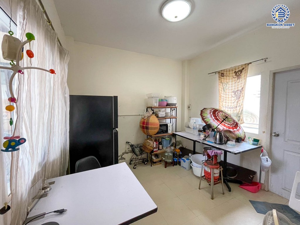 *****บ้านเดี่ยวมือสอง โครงการ แลนซีโอ เพชรเกษม77 หลังมุม เนื้อที่ 53 ตร.ว. ฟังก์ชัน 3 ห้องนอน 2 ห้องน้ำ 1 ที่จอดรถ บ้านพร้อมอยู่ ภายในสวย โครงการบนทำเลเดินทางสะดวก เชื่อมต่อถนนเพชรเกษม ถนนพุทธมณฑลสาย4 ถนนเอกชัย ใกล้รถไฟฟ้าสายสีน้ำเงิน "สถานีสถานีบางแค" และจุดขึ้นทางด่วน "ศรีรัช"