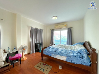 *****บ้านเดี่ยวมือสอง โครงการ แลนซีโอ เพชรเกษม77 หลังมุม เนื้อที่ 53 ตร.ว. ฟังก์ชัน 3 ห้องนอน 2 ห้องน้ำ 1 ที่จอดรถ บ้านพร้อมอยู่ ภายในสวย โครงการบนทำเลเดินทางสะดวก เชื่อมต่อถนนเพชรเกษม ถนนพุทธมณฑลสาย4 ถนนเอกชัย ใกล้รถไฟฟ้าสายสีน้ำเงิน "สถานีสถานีบางแค" และจุดขึ้นทางด่วน "ศรีรัช"