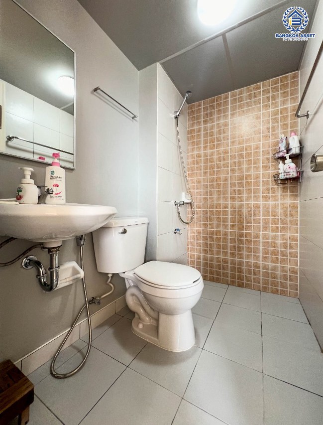 *****คอนโดมิเนียมมือสองกรุงเทพมหานคร โครงการ ลุมพินี คอนโดทาวน์ ร่มเกล้า-สุวรรณภูมิ ห้องมุม เนื้อที่กว้างมากถึง 42 ตร.ม. ฟังก์ชัน 2 ห้องนอน 2 ห้องน้ำ คอนโด 2 ห้องทะลุติดกัน มีความเป็นส่วนตัวสุดๆ บนทำเลใกล้สนามบินสุวรรณภูมิ เชื่อมต่อ ถนนร่มเกล้า, ถนนศรีนครรินทร์-ร่มเกล้า