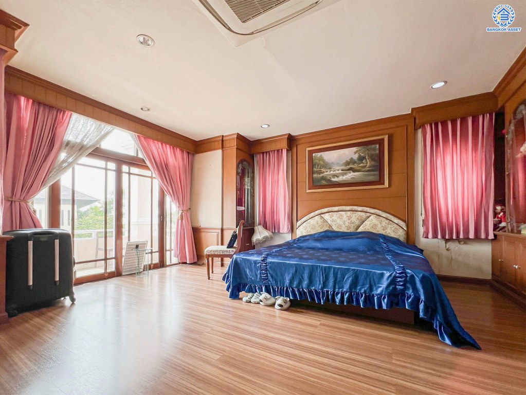 *****บ้านเดี่ยวมือสอง โครงการ กฤษดานคร31 ปิ่นเกล้า หลังมุม เนื้อที่ 73.8 ตร.ว. ฟังก์ชัน 3 ห้องนอน 3 ห้องน้ำ 3 ที่จอดรถ บรรยากาศดีวิวริมน้ำ พร้อมเข้าอยู่ บนทำเลเดินทางสะดวก เชื่อมต่อถนนพุทธมณฑลสาย2 ถนนเพชรเกษม ใกล้รถไฟสายสีแดง "สถานีตลิ่งชัน" และทางคู่ขนานลอยฟ้าบรมราชชนนี