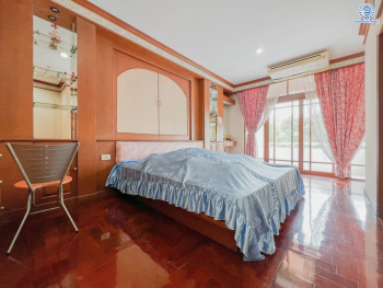 *****บ้านเดี่ยวมือสอง โครงการ กฤษดานคร31 ปิ่นเกล้า หลังมุม เนื้อที่ 73.8 ตร.ว. ฟังก์ชัน 3 ห้องนอน 3 ห้องน้ำ 3 ที่จอดรถ บรรยากาศดีวิวริมน้ำ พร้อมเข้าอยู่ บนทำเลเดินทางสะดวก เชื่อมต่อถนนพุทธมณฑลสาย2 ถนนเพชรเกษม ใกล้รถไฟสายสีแดง "สถานีตลิ่งชัน" และทางคู่ขนานลอยฟ้าบรมราชชนนี