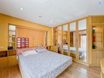 *****บ้านเดี่ยวมือสอง โครงการ กฤษดานคร31 ปิ่นเกล้า หลังมุม เนื้อที่ 73.8 ตร.ว. ฟังก์ชัน 3 ห้องนอน 3 ห้องน้ำ 3 ที่จอดรถ บรรยากาศดีวิวริมน้ำ พร้อมเข้าอยู่ บนทำเลเดินทางสะดวก เชื่อมต่อถนนพุทธมณฑลสาย2 ถนนเพชรเกษม ใกล้รถไฟสายสีแดง "สถานีตลิ่งชัน" และทางคู่ขนานลอยฟ้าบรมราชชนนี