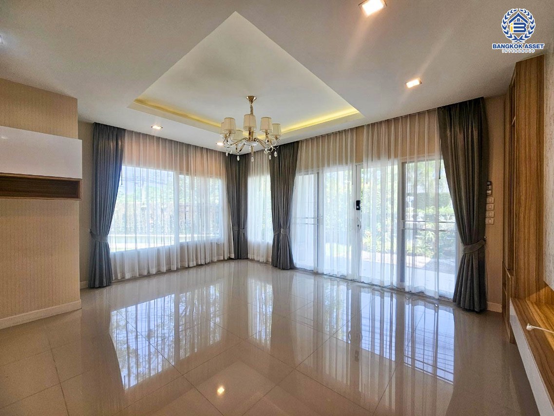 *****บ้านเดี่ยวมือสอง โครงการ เดอะเซนโทร รัตนาธิเบศร์ หลังมุม เนื้อที่ 84.10 ตร.ว. พื้นที่ใช้สอยกว้างกว่า 300 ตร.ม. ฟังก์ชัน 3 ห้องนอน 3 ห้องน้ำ 2 ที่จอดรถ บนทำเลเดินทางสะดวก เชื่อมต่อถนนรัตนาธิเบศร์ ถนนราชพฤกษ์ ถนนบางกรวย-ไทรน้อย ใกล้รถไฟฟ้าสายสีม่วง "สถานีบางพลู" และจุดขึ้นทางด่วน "งามวงศ์วาน"