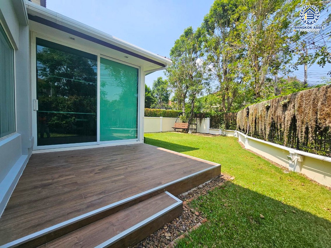 *****บ้านเดี่ยวมือสอง โครงการ เดอะเซนโทร รัตนาธิเบศร์ หลังมุม เนื้อที่ 84.10 ตร.ว. พื้นที่ใช้สอยกว้างกว่า 300 ตร.ม. ฟังก์ชัน 3 ห้องนอน 3 ห้องน้ำ 2 ที่จอดรถ บนทำเลเดินทางสะดวก เชื่อมต่อถนนรัตนาธิเบศร์ ถนนราชพฤกษ์ ถนนบางกรวย-ไทรน้อย ใกล้รถไฟฟ้าสายสีม่วง "สถานีบางพลู" และจุดขึ้นทางด่วน "งามวงศ์วาน"