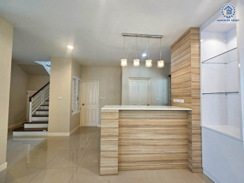 *****บ้านเดี่ยวมือสอง โครงการ เดอะเซนโทร รัตนาธิเบศร์ หลังมุม เนื้อที่ 84.10 ตร.ว. พื้นที่ใช้สอยกว้างกว่า 300 ตร.ม. ฟังก์ชัน 3 ห้องนอน 3 ห้องน้ำ 2 ที่จอดรถ บนทำเลเดินทางสะดวก เชื่อมต่อถนนรัตนาธิเบศร์ ถนนราชพฤกษ์ ถนนบางกรวย-ไทรน้อย ใกล้รถไฟฟ้าสายสีม่วง "สถานีบางพลู" และจุดขึ้นทางด่วน "งามวงศ์วาน"