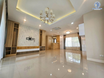 *****บ้านเดี่ยวมือสอง โครงการ เดอะเซนโทร รัตนาธิเบศร์ หลังมุม เนื้อที่ 84.10 ตร.ว. พื้นที่ใช้สอยกว้างกว่า 300 ตร.ม. ฟังก์ชัน 3 ห้องนอน 3 ห้องน้ำ 2 ที่จอดรถ บนทำเลเดินทางสะดวก เชื่อมต่อถนนรัตนาธิเบศร์ ถนนราชพฤกษ์ ถนนบางกรวย-ไทรน้อย ใกล้รถไฟฟ้าสายสีม่วง "สถานีบางพลู" และจุดขึ้นทางด่วน "งามวงศ์วาน"