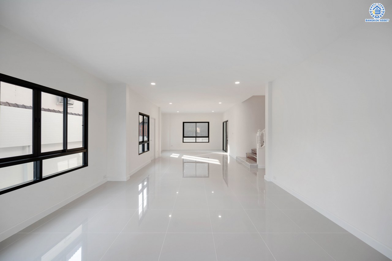 บ้านมือสองตกแต่งใหม่ โครงการ เพอร์เฟคเพลส รัตนาธิเบศร์-ไทรม้า รองรับความสุข บนเนื้อที่ 71.8 ตร.ว. พื้นที่ใช้สอย 363.83 ตร.ม. ฟังก์ชัน 4 ห้องนอน 3 ห้องน้ำ จอดรถได้ 2 คัน ทำเลเชื่อมต่อได้หลายเส้นทาง ติดถนนรัตนาธิเบศร์ และรถไฟฟ้าสายสีม่วง "สถานีบางรักน้อยท่าอิฐ"...