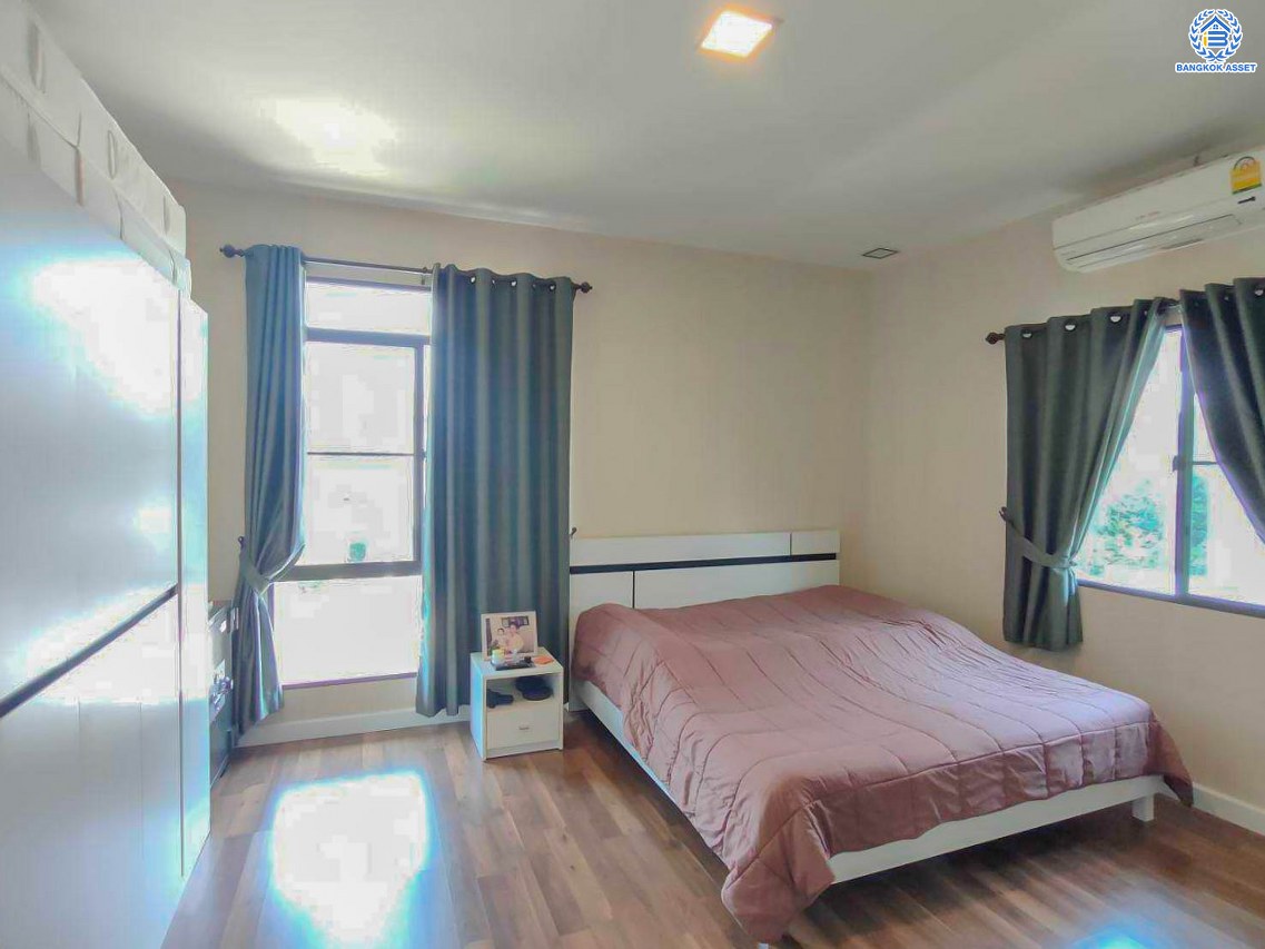 *****บ้านเดี่ยวมือสองนนทบุรี โครงการ มัณฑนา แจ้งวัฒนะ-ราชพฤกษ์ หลังมุม เนื้อที่กว้างขวางถึง 64.6 ตร.ว. ฟังก์ชัน 3 ห้องนอน 3 ห้องน้ำ 2 ที่จอดรถ บ้านสวยพร้อมอยู่ มีความเป็นส่วนตัว หลังบ้านไม่ชนใคร บนทำเลแห่งการเดินทาง ติด ถนนชัยพฤกษ์ เชื่อมต่อ ถนนราชพฤกษ์ ใกล้ทางด่วน "ศรีรัช" จองเลย!