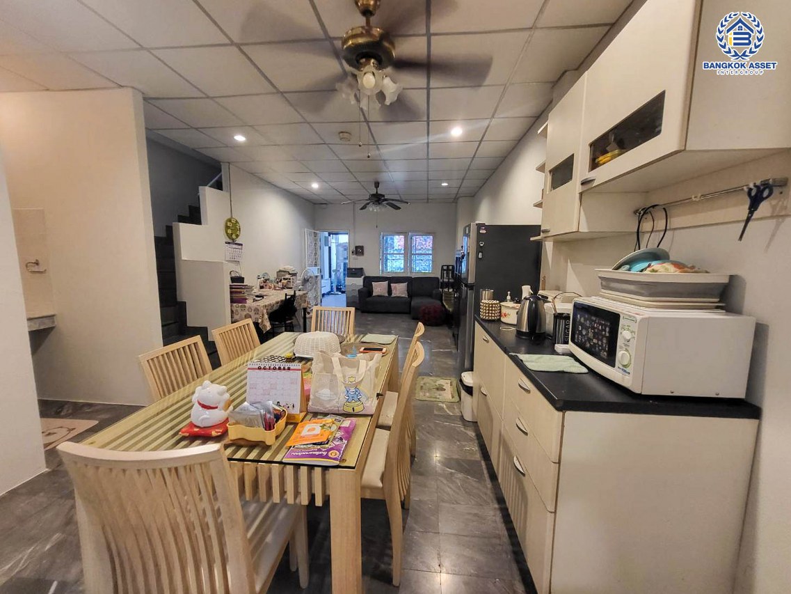 *****ทาวน์เฮ้าส์มือสองนนทบุรี หมู่บ้าน ร่มโพธิ์ บางกรวย-ไทรน้อย เนื้อที่กว้าง 20 ตร.ว. ฟังก์ชัน 3 ห้องนอน 2 ห้องน้ำ บ้านสวย ต่อเติมครบ พร้อมเข้าอยู่ บนทำเลเชื่อมต่อถนนบางกรวย-ไทรน้อย, ถนนรัตนาธิเบศร์ ใกล้รถไฟฟ้าสายสีม่วง "สถานีบางพลู" และจุดขึ้นทางด่วน "งามวงศ์วาน"