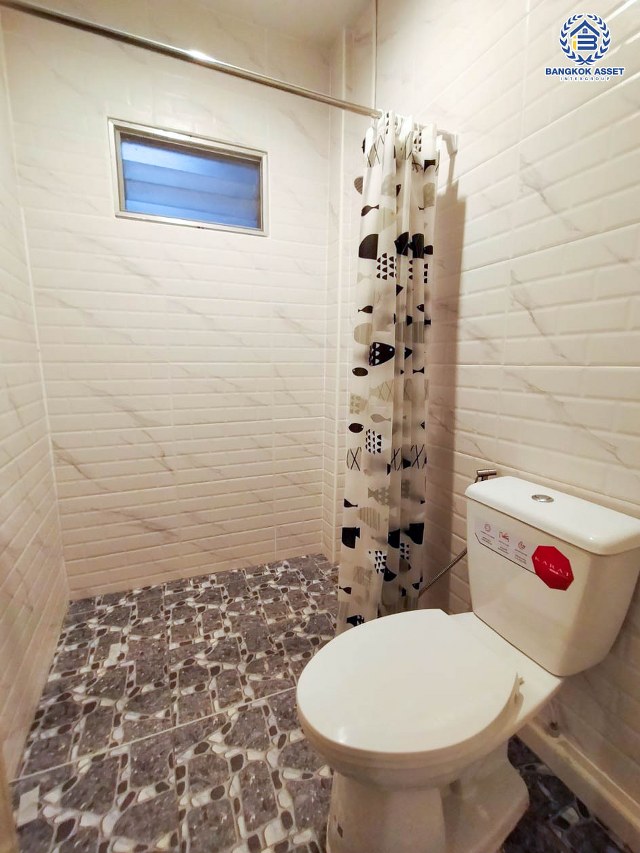 *****ทาวน์เฮ้าส์มือสองนนทบุรี หมู่บ้าน ร่มโพธิ์ บางกรวย-ไทรน้อย เนื้อที่กว้าง 20 ตร.ว. ฟังก์ชัน 3 ห้องนอน 2 ห้องน้ำ บ้านสวย ต่อเติมครบ พร้อมเข้าอยู่ บนทำเลเชื่อมต่อถนนบางกรวย-ไทรน้อย, ถนนรัตนาธิเบศร์ ใกล้รถไฟฟ้าสายสีม่วง "สถานีบางพลู" และจุดขึ้นทางด่วน "งามวงศ์วาน"