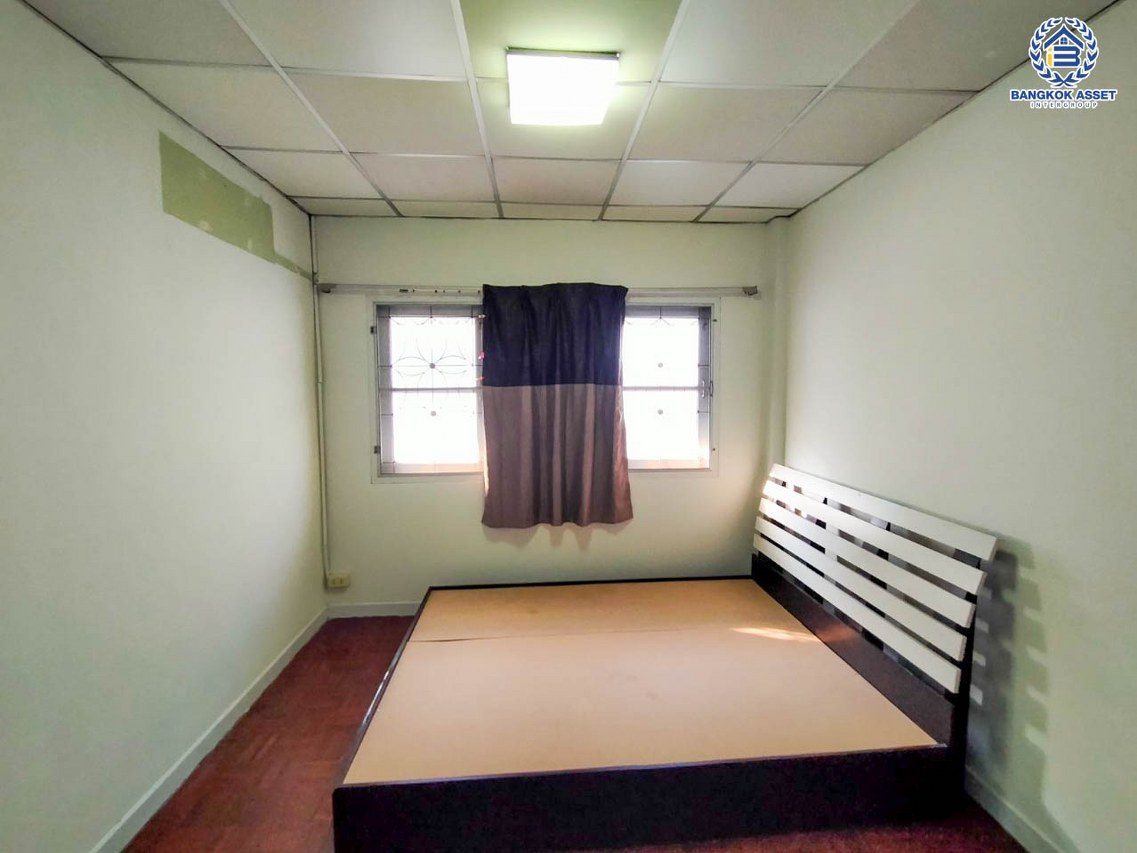 *****ทาวน์เฮ้าส์มือสองนนทบุรี หมู่บ้าน ร่มโพธิ์ บางกรวย-ไทรน้อย เนื้อที่กว้าง 20 ตร.ว. ฟังก์ชัน 3 ห้องนอน 2 ห้องน้ำ บ้านสวย ต่อเติมครบ พร้อมเข้าอยู่ บนทำเลเชื่อมต่อถนนบางกรวย-ไทรน้อย, ถนนรัตนาธิเบศร์ ใกล้รถไฟฟ้าสายสีม่วง "สถานีบางพลู" และจุดขึ้นทางด่วน "งามวงศ์วาน"