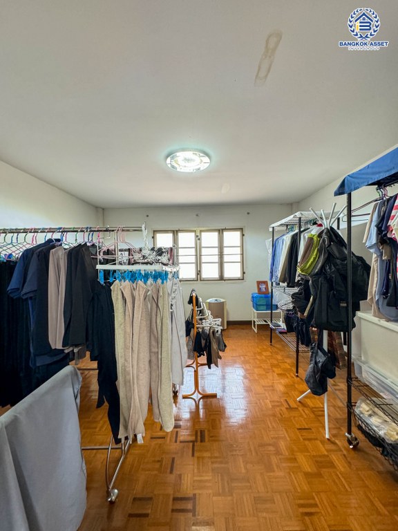 *****ทาวน์เฮ้าส์มือสอง โครงการ เฟิสท์โฮม วัชรพล เนื้อที่ 18 ตร.ว. ฟังก์ชัน 2 ห้องนอน 2 ห้องน้ำ 1 ที่จอดรถ ภายในบ้านสภาพสวยพร้อมอยู่ ขายในราคาสุดคุ้มค่า บนทำเลเดินทางสะดวก เชื่อมต่อถนนวัชรพล ถนนสุขภิบาล5 ถนนเพิ่มสิน ใกล้จุดขึ้นทางด่วน "รามอินทรา"