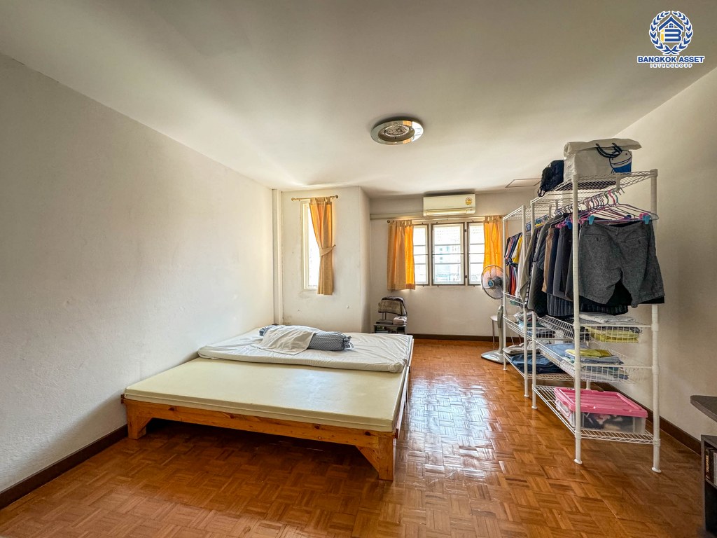 *****ทาวน์เฮ้าส์มือสอง โครงการ เฟิสท์โฮม วัชรพล เนื้อที่ 18 ตร.ว. ฟังก์ชัน 2 ห้องนอน 2 ห้องน้ำ 1 ที่จอดรถ ภายในบ้านสภาพสวยพร้อมอยู่ ขายในราคาสุดคุ้มค่า บนทำเลเดินทางสะดวก เชื่อมต่อถนนวัชรพล ถนนสุขภิบาล5 ถนนเพิ่มสิน ใกล้จุดขึ้นทางด่วน "รามอินทรา"