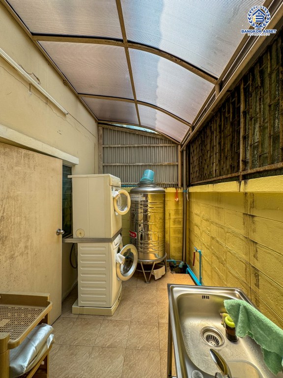 *****ทาวน์เฮ้าส์มือสอง โครงการ เฟิสท์โฮม วัชรพล เนื้อที่ 18 ตร.ว. ฟังก์ชัน 2 ห้องนอน 2 ห้องน้ำ 1 ที่จอดรถ ภายในบ้านสภาพสวยพร้อมอยู่ ขายในราคาสุดคุ้มค่า บนทำเลเดินทางสะดวก เชื่อมต่อถนนวัชรพล ถนนสุขภิบาล5 ถนนเพิ่มสิน ใกล้จุดขึ้นทางด่วน "รามอินทรา"