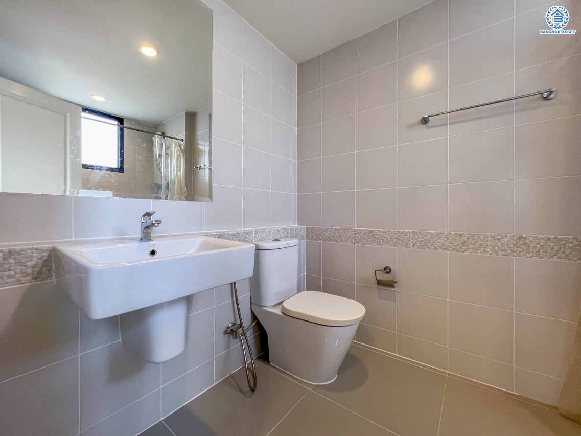 บ้านเดี่ยวมือสองนนทบุรี โครงการ เซนโทร เวสต์เกต กาญจนาภิเษก หลังมุม เนื้อที่ 51 ตร.ว. ฟังก์ชัน 3 ห้องนอน 3 ห้องน้ำ 2 ที่จอดรถ หน้าบ้านเป็นสวน บนทำเลใกล้เซ็นทรัลเวสต์เกต เชื่อมต่อ ถนนกาญจนาภิเษก, ถนนรัตนาธิเบศร์ ใกล้รถไฟฟ้าสายสีม่วง "สถานีคลองบางไผ่" จองเลย!