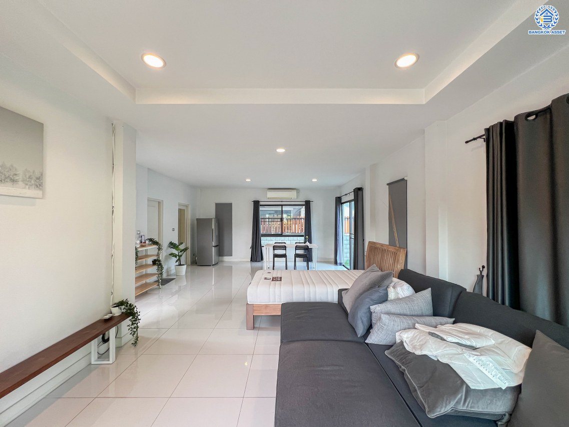 บ้านเดี่ยวมือสองนนทบุรี โครงการ เซนโทร เวสต์เกต กาญจนาภิเษก หลังมุม เนื้อที่ 51 ตร.ว. ฟังก์ชัน 3 ห้องนอน 3 ห้องน้ำ 2 ที่จอดรถ หน้าบ้านเป็นสวน บนทำเลใกล้เซ็นทรัลเวสต์เกต เชื่อมต่อ ถนนกาญจนาภิเษก, ถนนรัตนาธิเบศร์ ใกล้รถไฟฟ้าสายสีม่วง "สถานีคลองบางไผ่" จองเลย!