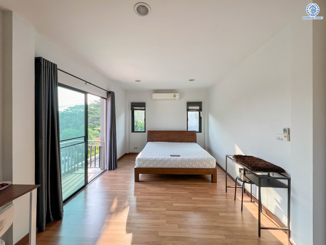 บ้านเดี่ยวมือสองนนทบุรี โครงการ เซนโทร เวสต์เกต กาญจนาภิเษก หลังมุม เนื้อที่ 51 ตร.ว. ฟังก์ชัน 3 ห้องนอน 3 ห้องน้ำ 2 ที่จอดรถ หน้าบ้านเป็นสวน บนทำเลใกล้เซ็นทรัลเวสต์เกต เชื่อมต่อ ถนนกาญจนาภิเษก, ถนนรัตนาธิเบศร์ ใกล้รถไฟฟ้าสายสีม่วง "สถานีคลองบางไผ่" จองเลย!