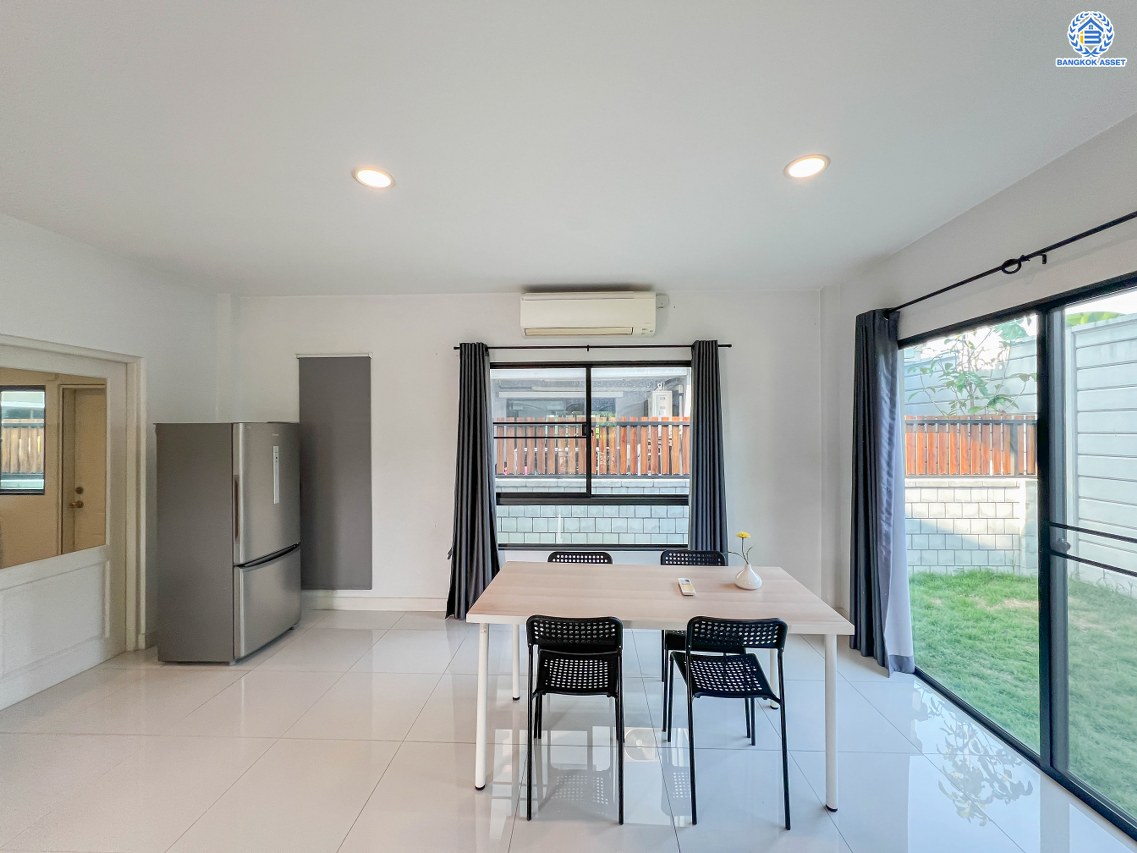 บ้านเดี่ยวมือสองนนทบุรี โครงการ เซนโทร เวสต์เกต กาญจนาภิเษก หลังมุม เนื้อที่ 51 ตร.ว. ฟังก์ชัน 3 ห้องนอน 3 ห้องน้ำ 2 ที่จอดรถ หน้าบ้านเป็นสวน บนทำเลใกล้เซ็นทรัลเวสต์เกต เชื่อมต่อ ถนนกาญจนาภิเษก, ถนนรัตนาธิเบศร์ ใกล้รถไฟฟ้าสายสีม่วง "สถานีคลองบางไผ่" จองเลย!