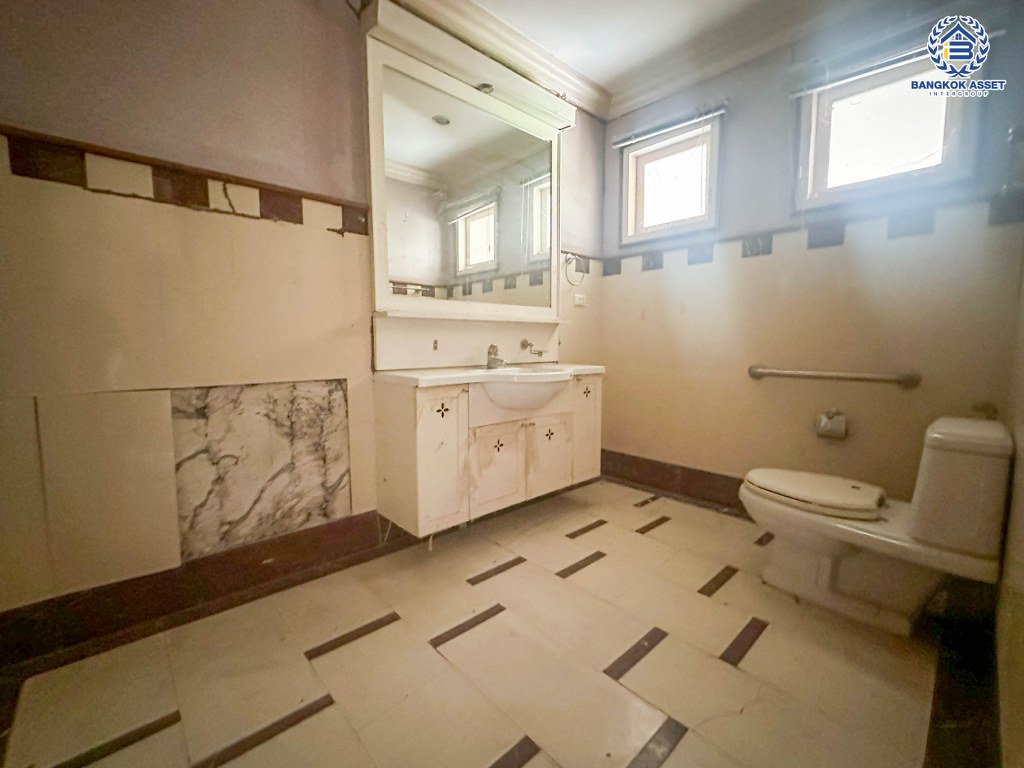 *****บ้านเดี่ยวมือสองนนทบุรี โครงการ พฤกษ์ภิรมย์ รีเจนท์ ปิ่นเกล้า หลังมุม เนื้อที่กว้างขวางถึง 406.8 ตร.ว. ฟังก์ชัน 5 ห้องนอน 6 ห้องน้ำ 10 ที่จอดรถ บ้านหลังใหญ่ บนทำเลเดินทางสะดวก เชื่อมต่อ ถนนกาญจนาภิเษก ใกล้รถไฟฟ้าสายสีม่วง "สถานีตลาดบางใหญ่" และทางด่วน "ศรีรัช" ขายราคาถูกสุดในโครงการ!