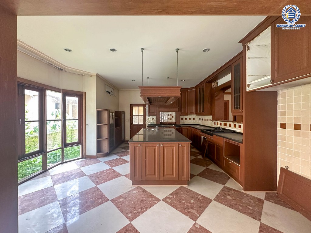 *****บ้านเดี่ยวมือสองนนทบุรี โครงการ พฤกษ์ภิรมย์ รีเจนท์ ปิ่นเกล้า หลังมุม เนื้อที่กว้างขวางถึง 406.8 ตร.ว. ฟังก์ชัน 5 ห้องนอน 6 ห้องน้ำ 10 ที่จอดรถ บ้านหลังใหญ่ บนทำเลเดินทางสะดวก เชื่อมต่อ ถนนกาญจนาภิเษก ใกล้รถไฟฟ้าสายสีม่วง "สถานีตลาดบางใหญ่" และทางด่วน "ศรีรัช" ขายราคาถูกสุดในโครงการ!