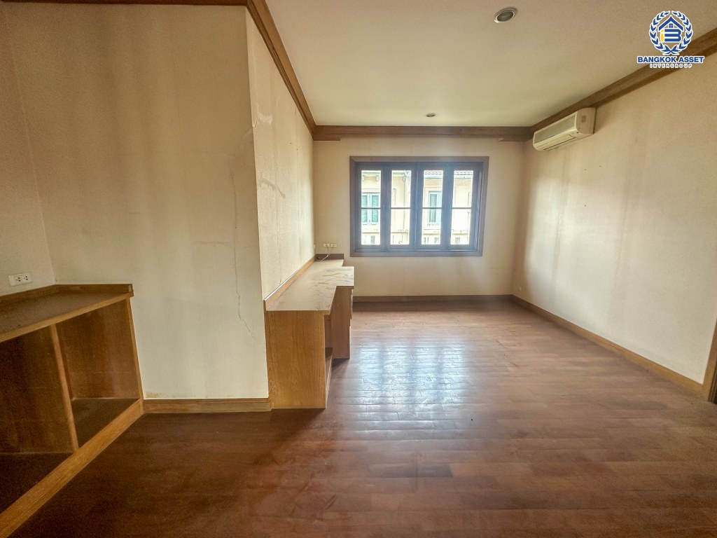 *****บ้านเดี่ยวมือสองนนทบุรี โครงการ พฤกษ์ภิรมย์ รีเจนท์ ปิ่นเกล้า หลังมุม เนื้อที่กว้างขวางถึง 406.8 ตร.ว. ฟังก์ชัน 5 ห้องนอน 6 ห้องน้ำ 10 ที่จอดรถ บ้านหลังใหญ่ บนทำเลเดินทางสะดวก เชื่อมต่อ ถนนกาญจนาภิเษก ใกล้รถไฟฟ้าสายสีม่วง "สถานีตลาดบางใหญ่" และทางด่วน "ศรีรัช" ขายราคาถูกสุดในโครงการ!