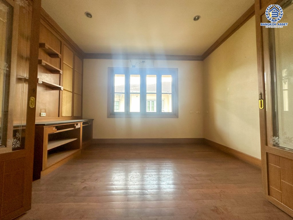 *****บ้านเดี่ยวมือสองนนทบุรี โครงการ พฤกษ์ภิรมย์ รีเจนท์ ปิ่นเกล้า หลังมุม เนื้อที่กว้างขวางถึง 406.8 ตร.ว. ฟังก์ชัน 5 ห้องนอน 6 ห้องน้ำ 10 ที่จอดรถ บ้านหลังใหญ่ บนทำเลเดินทางสะดวก เชื่อมต่อ ถนนกาญจนาภิเษก ใกล้รถไฟฟ้าสายสีม่วง "สถานีตลาดบางใหญ่" และทางด่วน "ศรีรัช" ขายราคาถูกสุดในโครงการ!