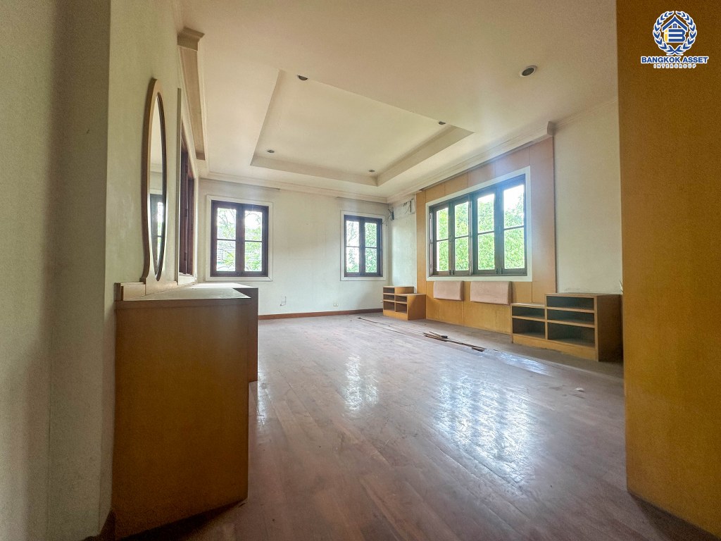 *****บ้านเดี่ยวมือสองนนทบุรี โครงการ พฤกษ์ภิรมย์ รีเจนท์ ปิ่นเกล้า หลังมุม เนื้อที่กว้างขวางถึง 406.8 ตร.ว. ฟังก์ชัน 5 ห้องนอน 6 ห้องน้ำ 10 ที่จอดรถ บ้านหลังใหญ่ บนทำเลเดินทางสะดวก เชื่อมต่อ ถนนกาญจนาภิเษก ใกล้รถไฟฟ้าสายสีม่วง "สถานีตลาดบางใหญ่" และทางด่วน "ศรีรัช" ขายราคาถูกสุดในโครงการ!