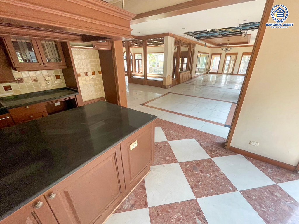 *****บ้านเดี่ยวมือสองนนทบุรี โครงการ พฤกษ์ภิรมย์ รีเจนท์ ปิ่นเกล้า หลังมุม เนื้อที่กว้างขวางถึง 406.8 ตร.ว. ฟังก์ชัน 5 ห้องนอน 6 ห้องน้ำ 10 ที่จอดรถ บ้านหลังใหญ่ บนทำเลเดินทางสะดวก เชื่อมต่อ ถนนกาญจนาภิเษก ใกล้รถไฟฟ้าสายสีม่วง "สถานีตลาดบางใหญ่" และทางด่วน "ศรีรัช" ขายราคาถูกสุดในโครงการ!