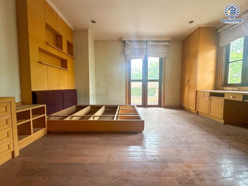 *****บ้านเดี่ยวมือสองนนทบุรี โครงการ พฤกษ์ภิรมย์ รีเจนท์ ปิ่นเกล้า หลังมุม เนื้อที่กว้างขวางถึง 406.8 ตร.ว. ฟังก์ชัน 5 ห้องนอน 6 ห้องน้ำ 10 ที่จอดรถ บ้านหลังใหญ่ บนทำเลเดินทางสะดวก เชื่อมต่อ ถนนกาญจนาภิเษก ใกล้รถไฟฟ้าสายสีม่วง "สถานีตลาดบางใหญ่" และทางด่วน "ศรีรัช" ขายราคาถูกสุดในโครงการ!