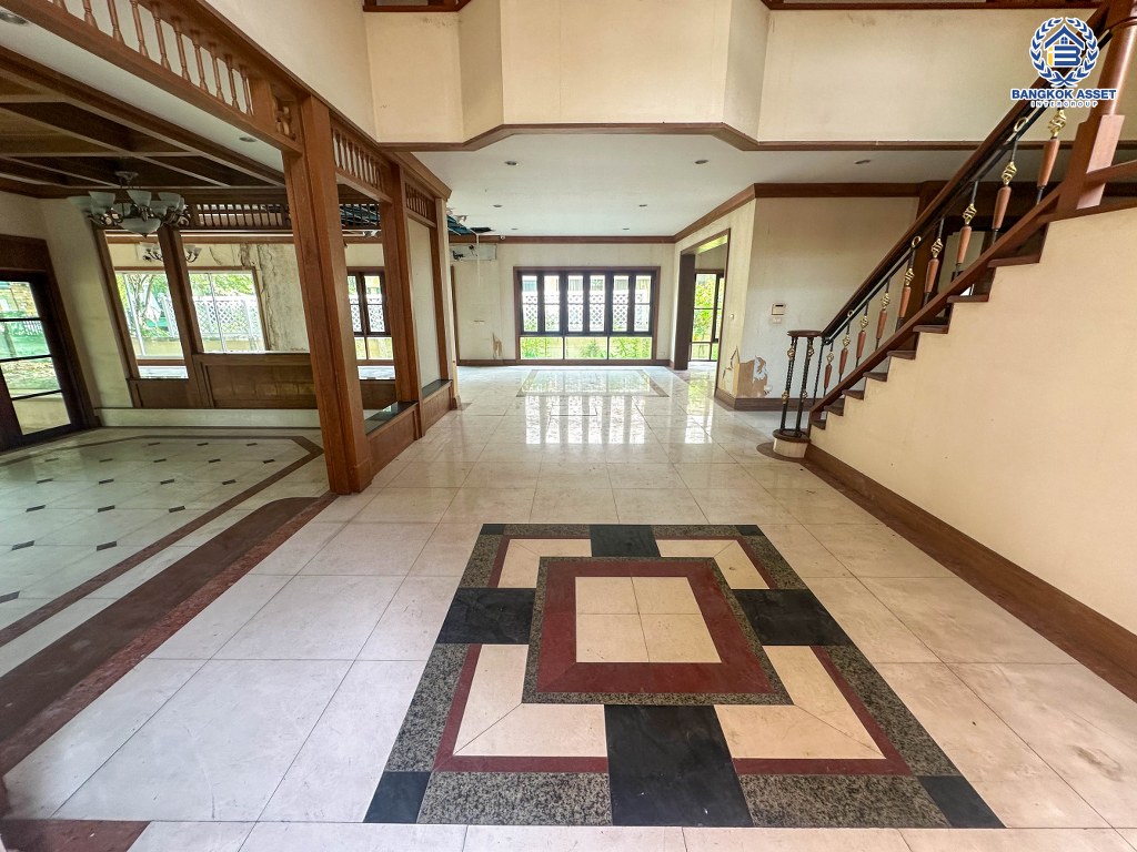 *****บ้านเดี่ยวมือสองนนทบุรี โครงการ พฤกษ์ภิรมย์ รีเจนท์ ปิ่นเกล้า หลังมุม เนื้อที่กว้างขวางถึง 406.8 ตร.ว. ฟังก์ชัน 5 ห้องนอน 6 ห้องน้ำ 10 ที่จอดรถ บ้านหลังใหญ่ บนทำเลเดินทางสะดวก เชื่อมต่อ ถนนกาญจนาภิเษก ใกล้รถไฟฟ้าสายสีม่วง "สถานีตลาดบางใหญ่" และทางด่วน "ศรีรัช" ขายราคาถูกสุดในโครงการ!