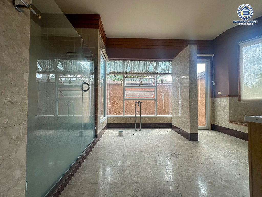 *****บ้านเดี่ยวมือสองนนทบุรี โครงการ พฤกษ์ภิรมย์ รีเจนท์ ปิ่นเกล้า หลังมุม เนื้อที่กว้างขวางถึง 406.8 ตร.ว. ฟังก์ชัน 5 ห้องนอน 6 ห้องน้ำ 10 ที่จอดรถ บ้านหลังใหญ่ บนทำเลเดินทางสะดวก เชื่อมต่อ ถนนกาญจนาภิเษก ใกล้รถไฟฟ้าสายสีม่วง "สถานีตลาดบางใหญ่" และทางด่วน "ศรีรัช" ขายราคาถูกสุดในโครงการ!