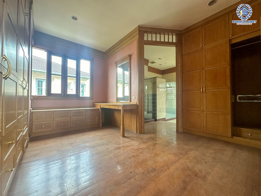 *****บ้านเดี่ยวมือสองนนทบุรี โครงการ พฤกษ์ภิรมย์ รีเจนท์ ปิ่นเกล้า หลังมุม เนื้อที่กว้างขวางถึง 406.8 ตร.ว. ฟังก์ชัน 5 ห้องนอน 6 ห้องน้ำ 10 ที่จอดรถ บ้านหลังใหญ่ บนทำเลเดินทางสะดวก เชื่อมต่อ ถนนกาญจนาภิเษก ใกล้รถไฟฟ้าสายสีม่วง "สถานีตลาดบางใหญ่" และทางด่วน "ศรีรัช" ขายราคาถูกสุดในโครงการ!