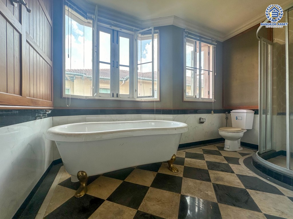 *****บ้านเดี่ยวมือสองนนทบุรี โครงการ พฤกษ์ภิรมย์ รีเจนท์ ปิ่นเกล้า หลังมุม เนื้อที่กว้างขวางถึง 406.8 ตร.ว. ฟังก์ชัน 5 ห้องนอน 6 ห้องน้ำ 10 ที่จอดรถ บ้านหลังใหญ่ บนทำเลเดินทางสะดวก เชื่อมต่อ ถนนกาญจนาภิเษก ใกล้รถไฟฟ้าสายสีม่วง "สถานีตลาดบางใหญ่" และทางด่วน "ศรีรัช" ขายราคาถูกสุดในโครงการ!