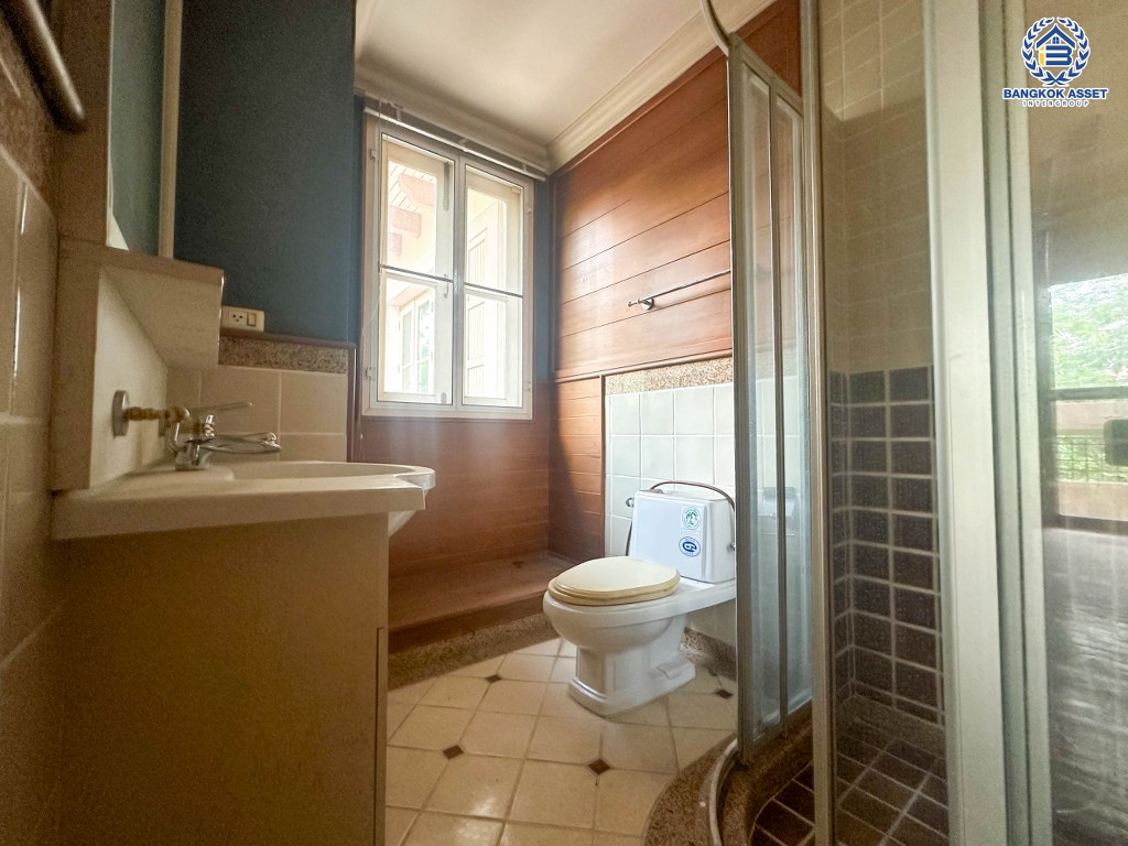 *****บ้านเดี่ยวมือสองนนทบุรี โครงการ พฤกษ์ภิรมย์ รีเจนท์ ปิ่นเกล้า หลังมุม เนื้อที่กว้างขวางถึง 406.8 ตร.ว. ฟังก์ชัน 5 ห้องนอน 6 ห้องน้ำ 10 ที่จอดรถ บ้านหลังใหญ่ บนทำเลเดินทางสะดวก เชื่อมต่อ ถนนกาญจนาภิเษก ใกล้รถไฟฟ้าสายสีม่วง "สถานีตลาดบางใหญ่" และทางด่วน "ศรีรัช" ขายราคาถูกสุดในโครงการ!