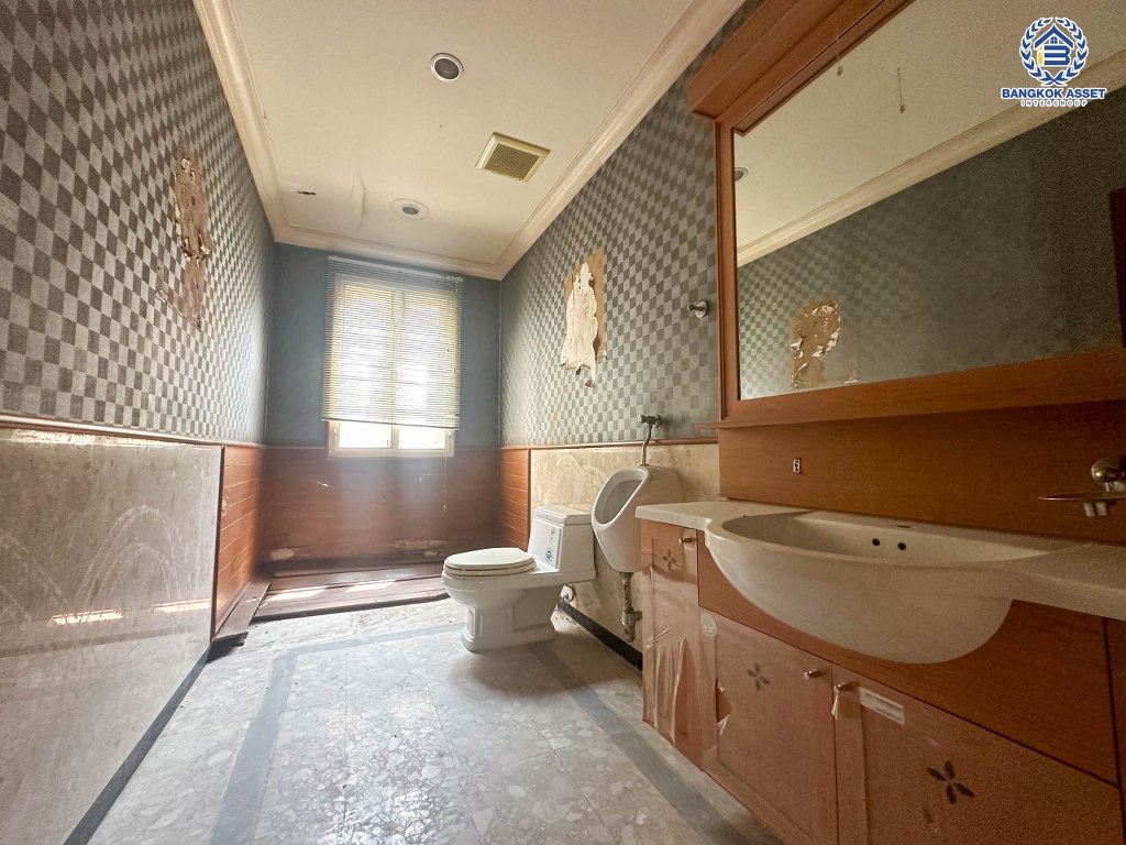 *****บ้านเดี่ยวมือสองนนทบุรี โครงการ พฤกษ์ภิรมย์ รีเจนท์ ปิ่นเกล้า หลังมุม เนื้อที่กว้างขวางถึง 406.8 ตร.ว. ฟังก์ชัน 5 ห้องนอน 6 ห้องน้ำ 10 ที่จอดรถ บ้านหลังใหญ่ บนทำเลเดินทางสะดวก เชื่อมต่อ ถนนกาญจนาภิเษก ใกล้รถไฟฟ้าสายสีม่วง "สถานีตลาดบางใหญ่" และทางด่วน "ศรีรัช" ขายราคาถูกสุดในโครงการ!