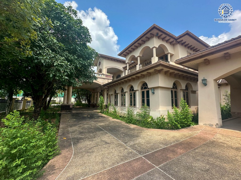 *****บ้านเดี่ยวมือสองนนทบุรี โครงการ พฤกษ์ภิรมย์ รีเจนท์ ปิ่นเกล้า หลังมุม เนื้อที่กว้างขวางถึง 406.8 ตร.ว. ฟังก์ชัน 5 ห้องนอน 6 ห้องน้ำ 10 ที่จอดรถ บ้านหลังใหญ่ บนทำเลเดินทางสะดวก เชื่อมต่อ ถนนกาญจนาภิเษก ใกล้รถไฟฟ้าสายสีม่วง "สถานีตลาดบางใหญ่" และทางด่วน "ศรีรัช" ขายราคาถูกสุดในโครงการ!