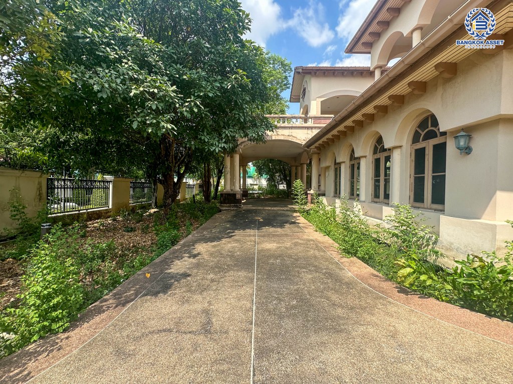 *****บ้านเดี่ยวมือสองนนทบุรี โครงการ พฤกษ์ภิรมย์ รีเจนท์ ปิ่นเกล้า หลังมุม เนื้อที่กว้างขวางถึง 406.8 ตร.ว. ฟังก์ชัน 5 ห้องนอน 6 ห้องน้ำ 10 ที่จอดรถ บ้านหลังใหญ่ บนทำเลเดินทางสะดวก เชื่อมต่อ ถนนกาญจนาภิเษก ใกล้รถไฟฟ้าสายสีม่วง "สถานีตลาดบางใหญ่" และทางด่วน "ศรีรัช" ขายราคาถูกสุดในโครงการ!