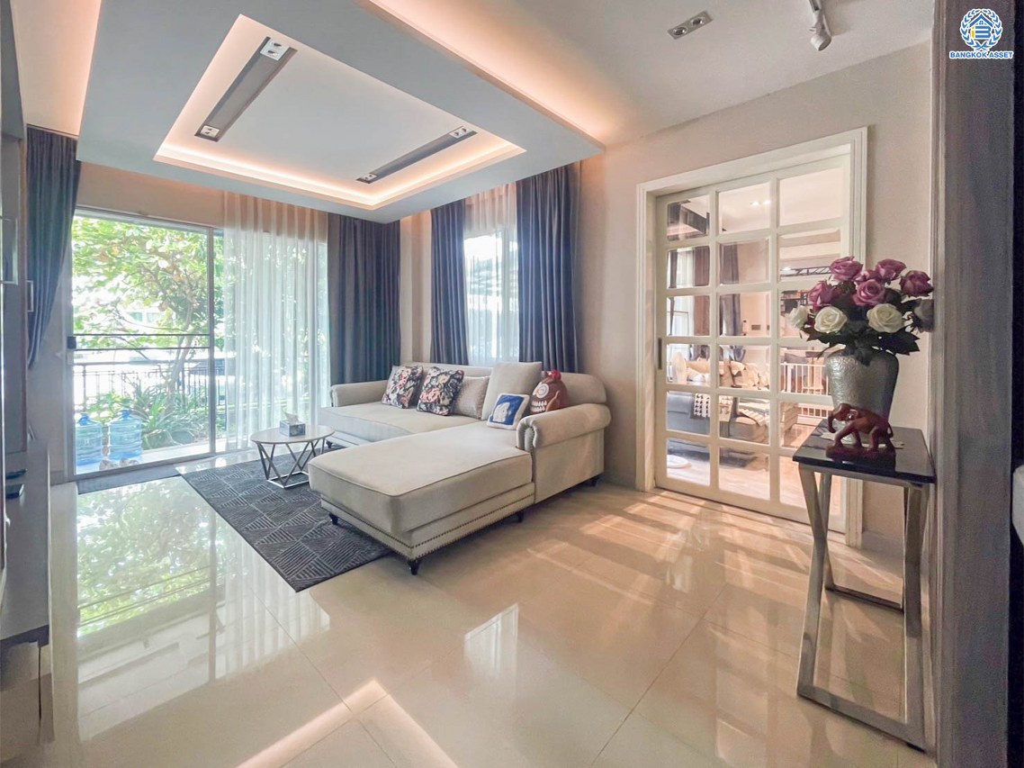 *****บ้านแฝดมือสองกรุงเทพฯ โครงการ ไลฟ์บางกอก บูเลอวาร์ด รามอินทรา เนื้อที่กว้างมากถึง 71.2 ตร.ว. ฟังก์ชันจัดเต็ม 6 ห้องนอน 6 ห้องน้ำ 5 ที่จอดรถ บ้านสวย อยู่แล้วมงคล บนทำเลเดินทางสะดวก ใกล้รถไฟฟ้าสายสีชมพู "สถานีนพรัตนราชธานี" และทางด่วน "ฉลองรัช" และ "วงแหวนรอบนอก(กาญจนาภิเษก)"