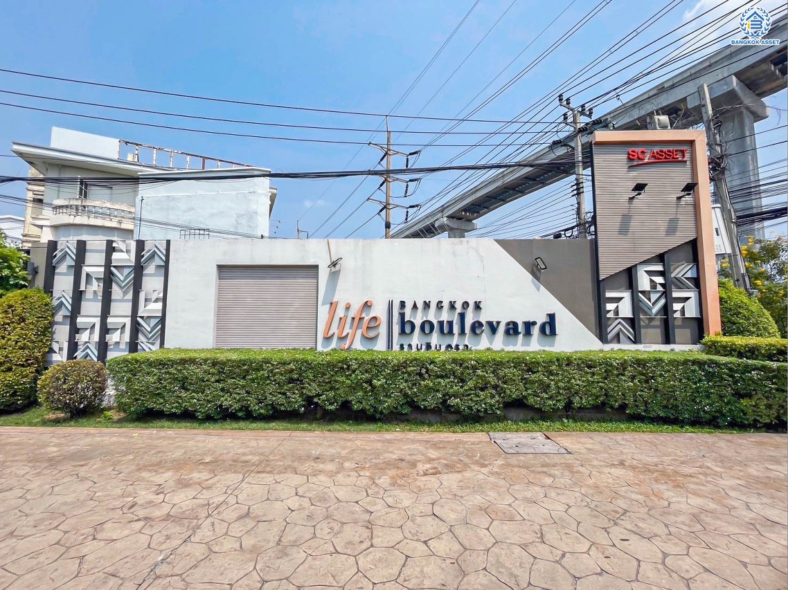 *****บ้านแฝดมือสองกรุงเทพฯ โครงการ ไลฟ์บางกอก บูเลอวาร์ด รามอินทรา เนื้อที่กว้างมากถึง 71.2 ตร.ว. ฟังก์ชันจัดเต็ม 6 ห้องนอน 6 ห้องน้ำ 5 ที่จอดรถ บ้านสวย อยู่แล้วมงคล บนทำเลเดินทางสะดวก ใกล้รถไฟฟ้าสายสีชมพู "สถานีนพรัตนราชธานี" และทางด่วน "ฉลองรัช" และ "วงแหวนรอบนอก(กาญจนาภิเษก)"