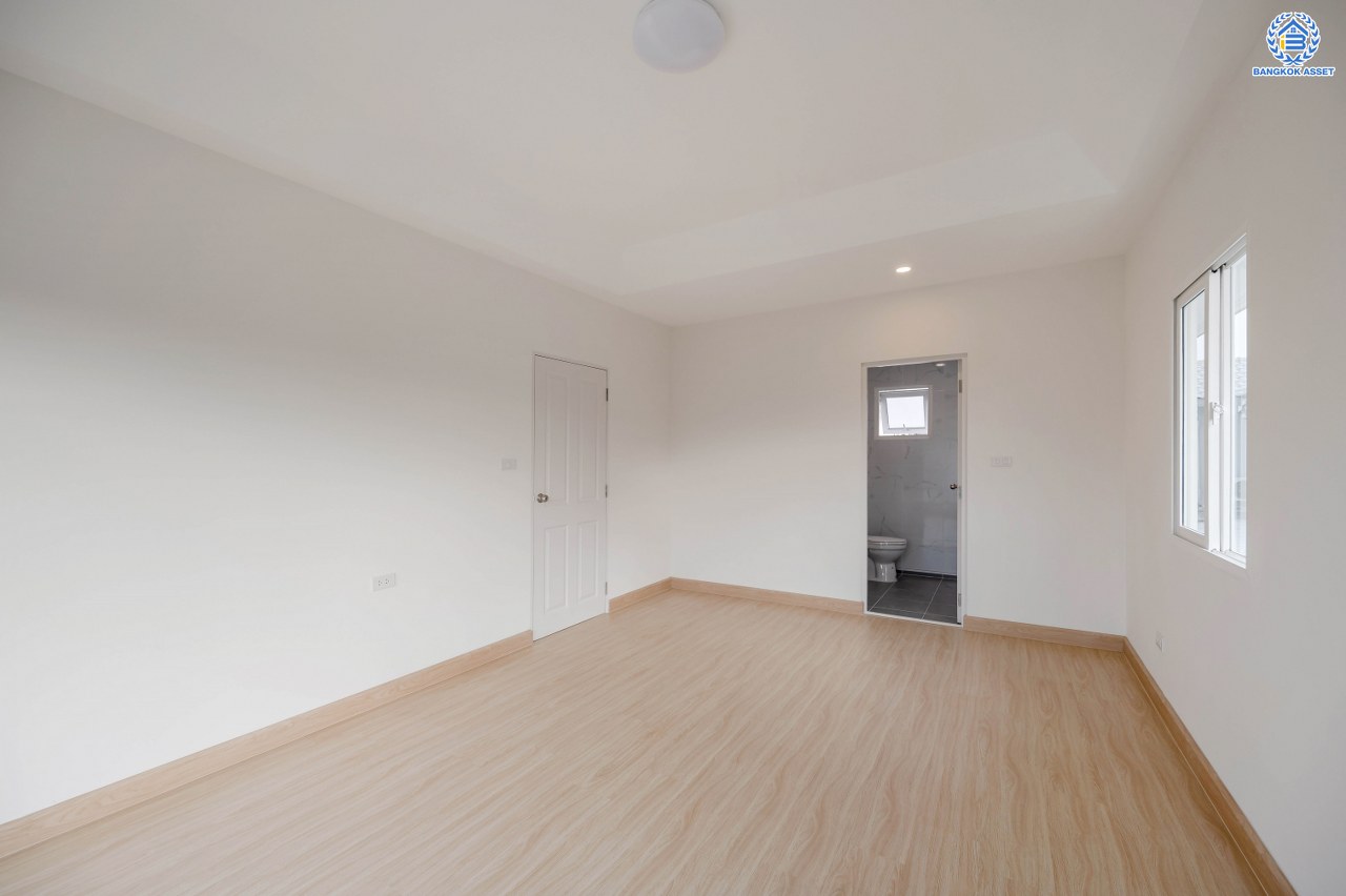 บ้านมือสองตกแต่งใหม่ โครงการ พฤกษ์ลดา ติวานนท์-ราชพฤกษ์ แบรนด์ L&H เนื้อที่ 55.5 ตร.ว. ฟังก์ชัน 3 ห้องนอน 3 ห้องน้ำ จอดรถได้ 2 คัน บนทำเลติดถนนใหญ่ ถนน 345 เชื่อมต่อหลายเส้นทาง อาทิ ถนนราชพฤกษ์ ถนนชัยพฤกษ์ ถนนศรีสมาน ใกล้ทางด่วน "ศรีสมาน"...